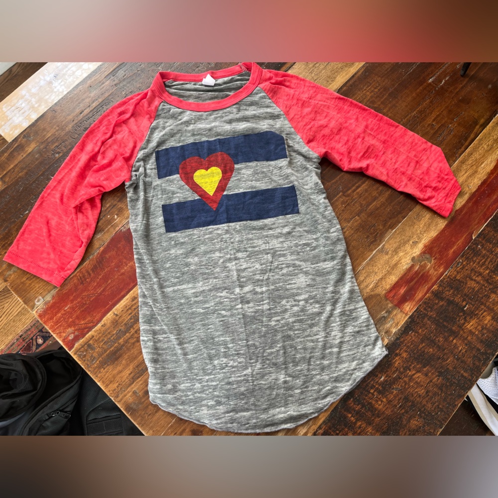 Cute Boutique Colorado Raglan Tee Red/Gray/Blue XS Never Worn